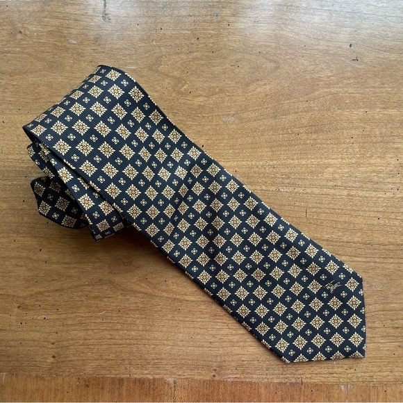 Vintage Burberrys of London Silk Black and Gold Medallion Patterned Men's Tie - Picture 1 of 9